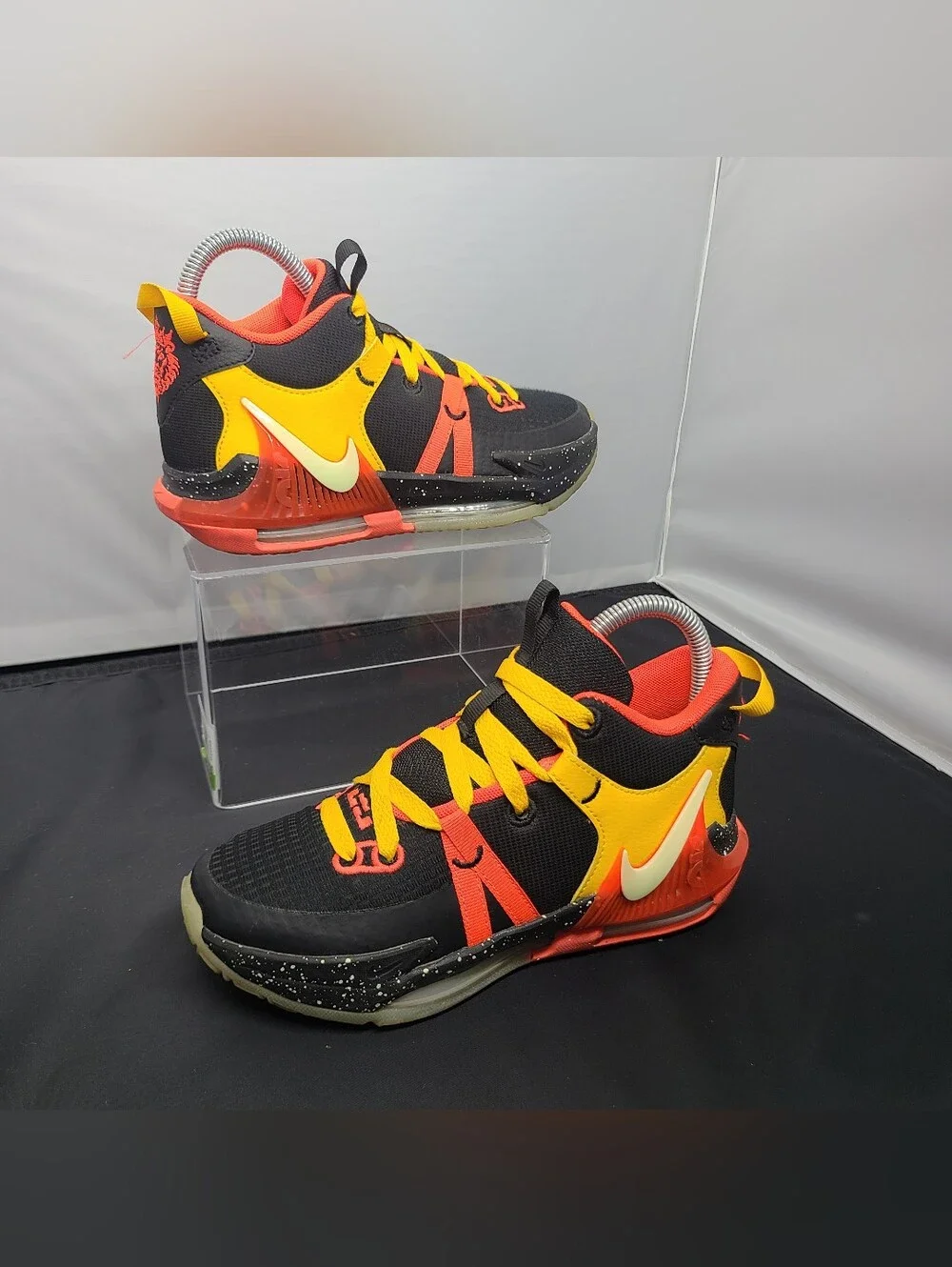 Nike LeBron Witness 7 'Black Bright Crimson Speckled' DQ8650-001 kids size 4Y